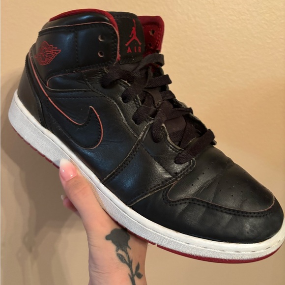Air Jordan 1 Retro Mid GS 'Black
Gym Red' - Picture 2 of 7